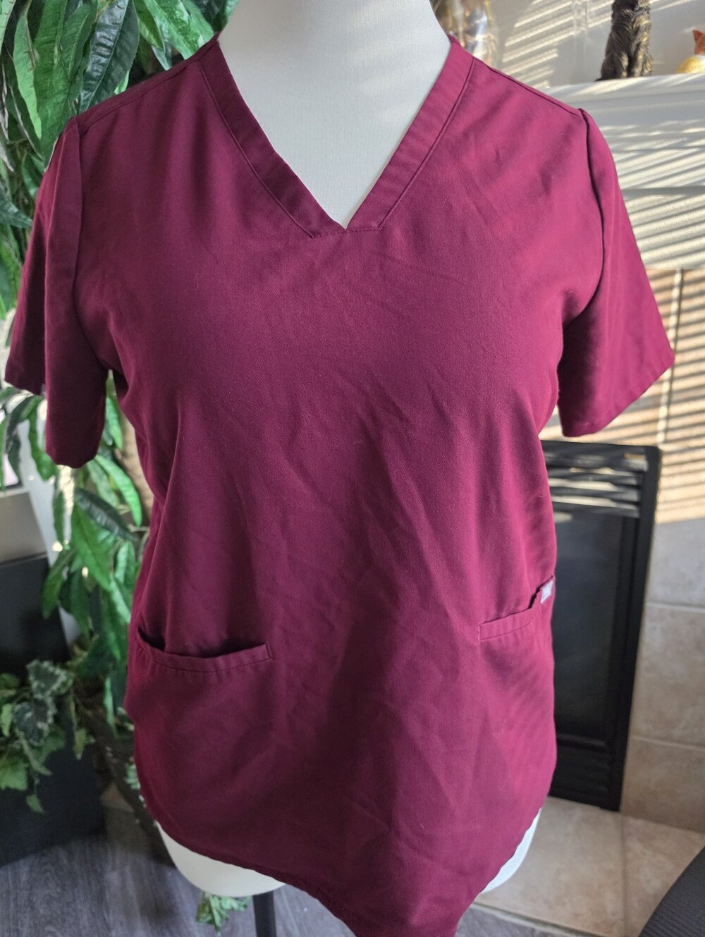 FIGS Classic V-Neck Scrub Top in Burgundy